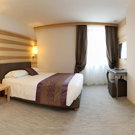Hotel Garden Πεσκιέρα ντελ Γκάρντα Εξωτερικό φωτογραφία